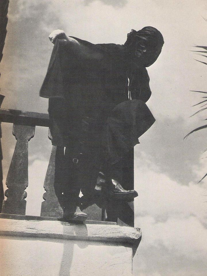 Bob Livingston jako Zorro w Bold Caballero nosił pełną maskę